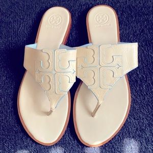 Tory Burch leather Jamie full T Logo Dulce de Leche flat sandals size 10.5